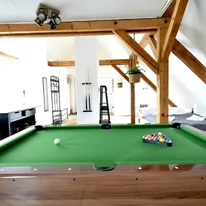 Apartment Black Billard L Loft Fuer 2-4 Personen L Wohlfuehlen In Altstadtnaehe